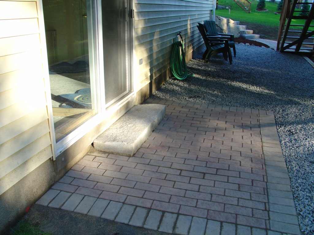 walkways and driveways -04L2 Lawn Fertilizer Service