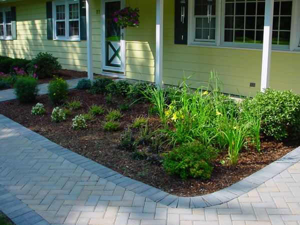 walkways and driveways -04s5 Lawn Fertilizer Service